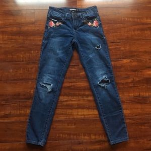Skinny Distressed Jeans with Floral Embroidery